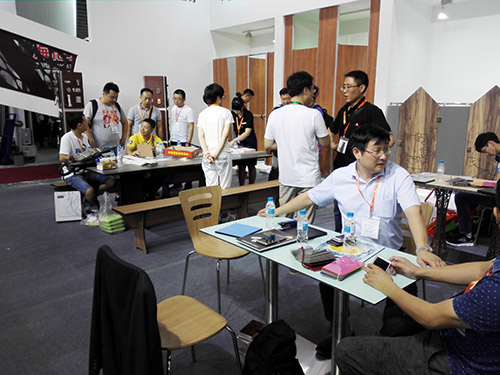 公司富名峰副總經(jīng)理率隊(duì)參加 第十八屆中國(guó)建博會(huì) 公司富名峰副總經(jīng)理率隊(duì)參加 第十八屆中國(guó)建博會(huì)