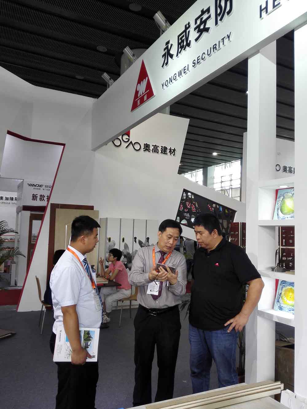 公司富名峰副總經(jīng)理率隊(duì)參加 第十八屆中國(guó)建博會(huì) 公司富名峰副總經(jīng)理率隊(duì)參加 第十八屆中國(guó)建博會(huì)